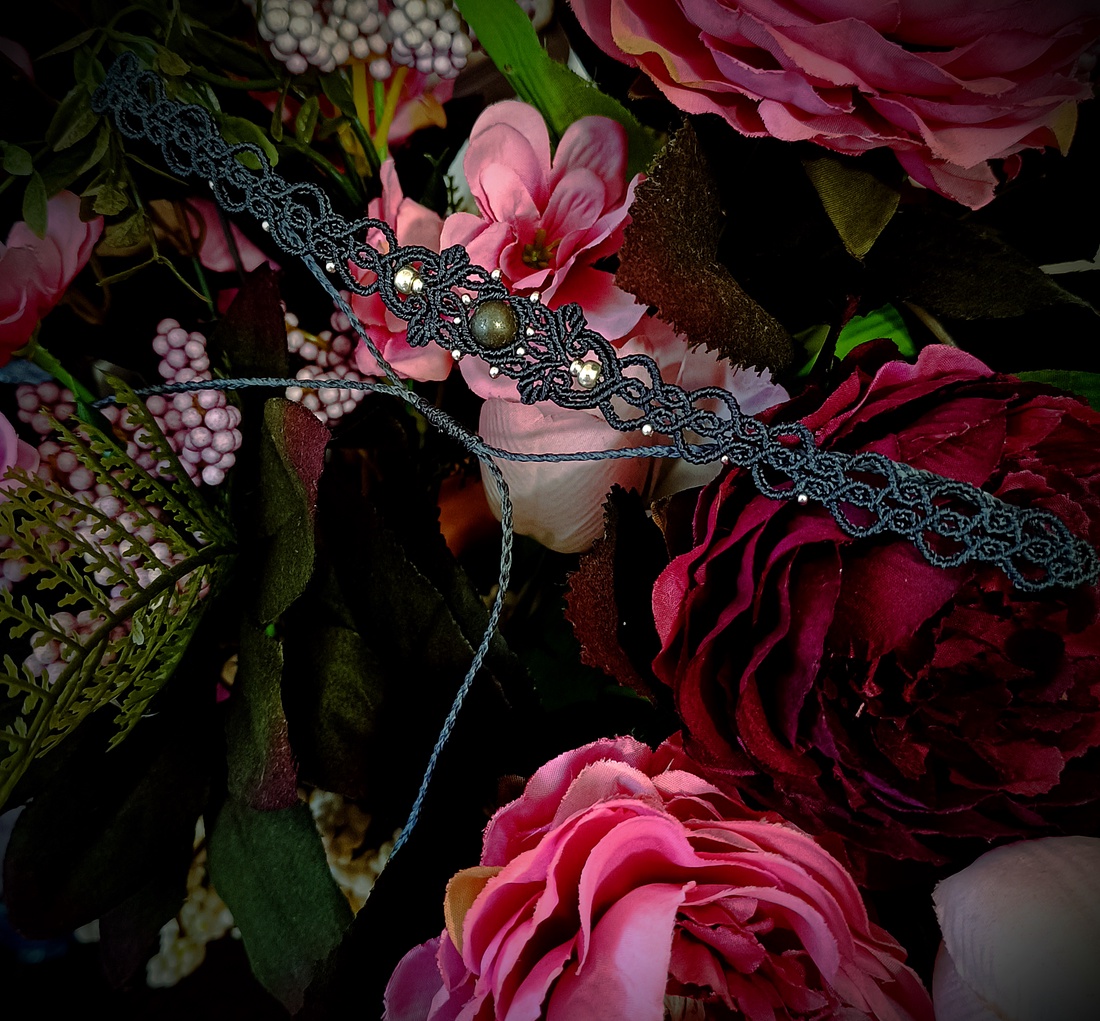 Choker micromacrame cu pirita și biluțe - bijuterii - coliere - chockere - Artynos.ro Choker micromacrame cu pirita și biluțe - bijuterii - coliere - chockere - Artynos.ro