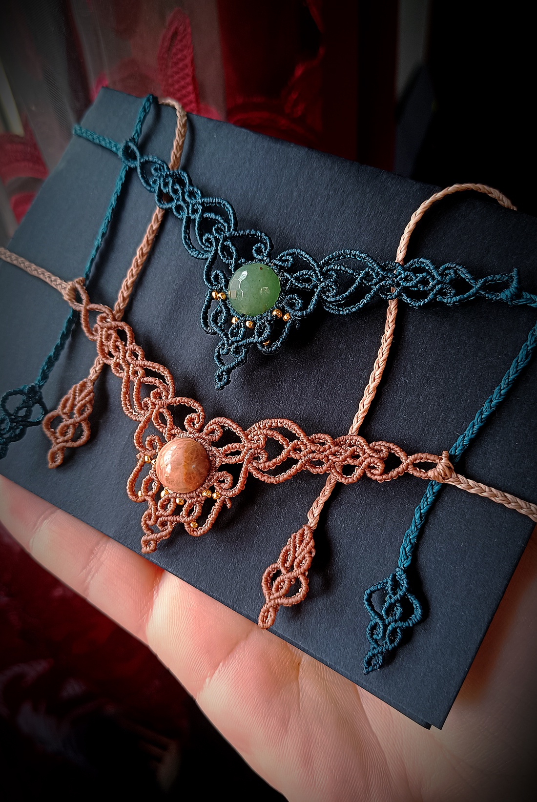 Colier delicat micromacrame cu cristal natural - bijuterii - coliere - chockere - Artynos.ro Colier delicat micromacrame cu cristal natural - bijuterii - coliere - chockere - Artynos.ro