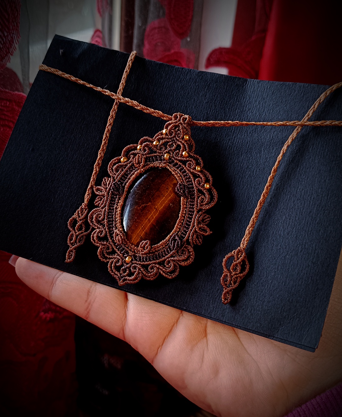 Pandantiv Talisman Micromacrame Ochi de tigru - bijuterii - coliere - coliere din pietre semiprețioase - Artynos.ro Pandantiv Talisman Micromacrame Ochi de tigru - bijuterii - coliere - coliere din pietre semiprețioase - Artynos.ro