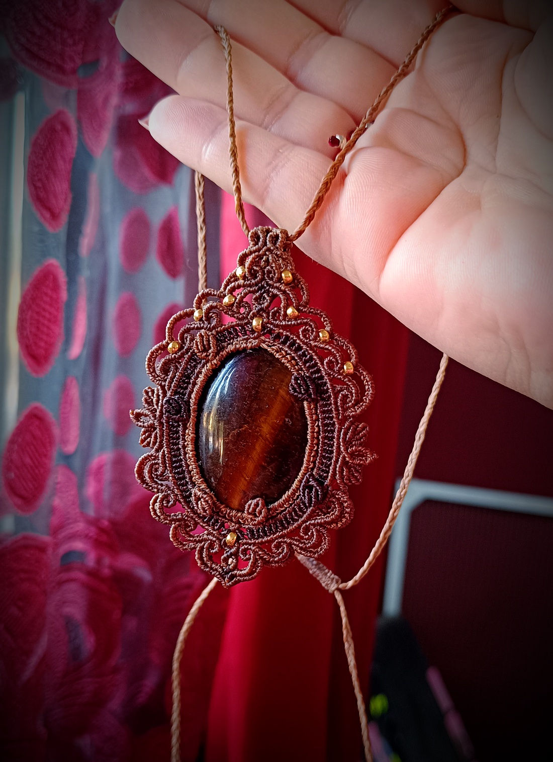 Pandantiv Talisman Micromacrame Ochi de tigru - bijuterii - coliere - coliere din pietre semiprețioase - Artynos.ro Pandantiv Talisman Micromacrame Ochi de tigru - bijuterii - coliere - coliere din pietre semiprețioase - Artynos.ro