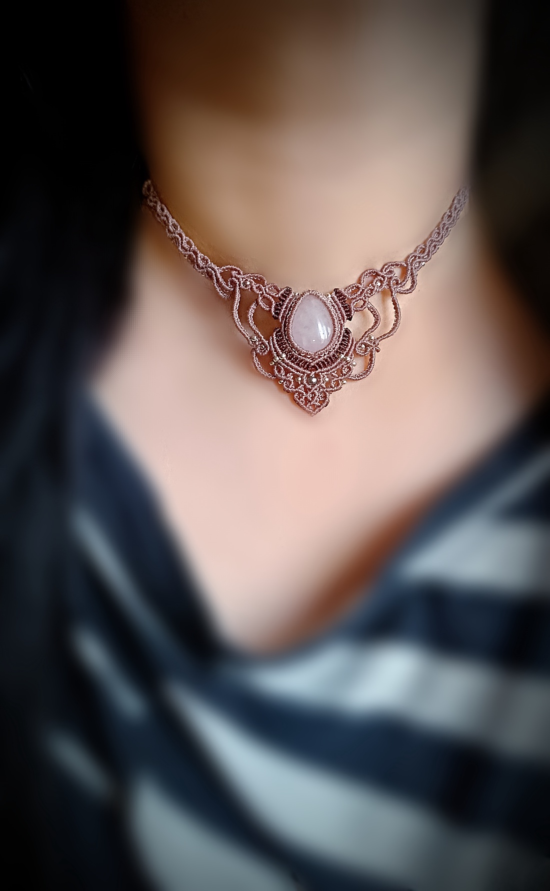 Colier choker delicat cuart roz - bijuterii - coliere - chockere - Artynos.ro Colier choker delicat cuart roz - bijuterii - coliere - chockere - Artynos.ro