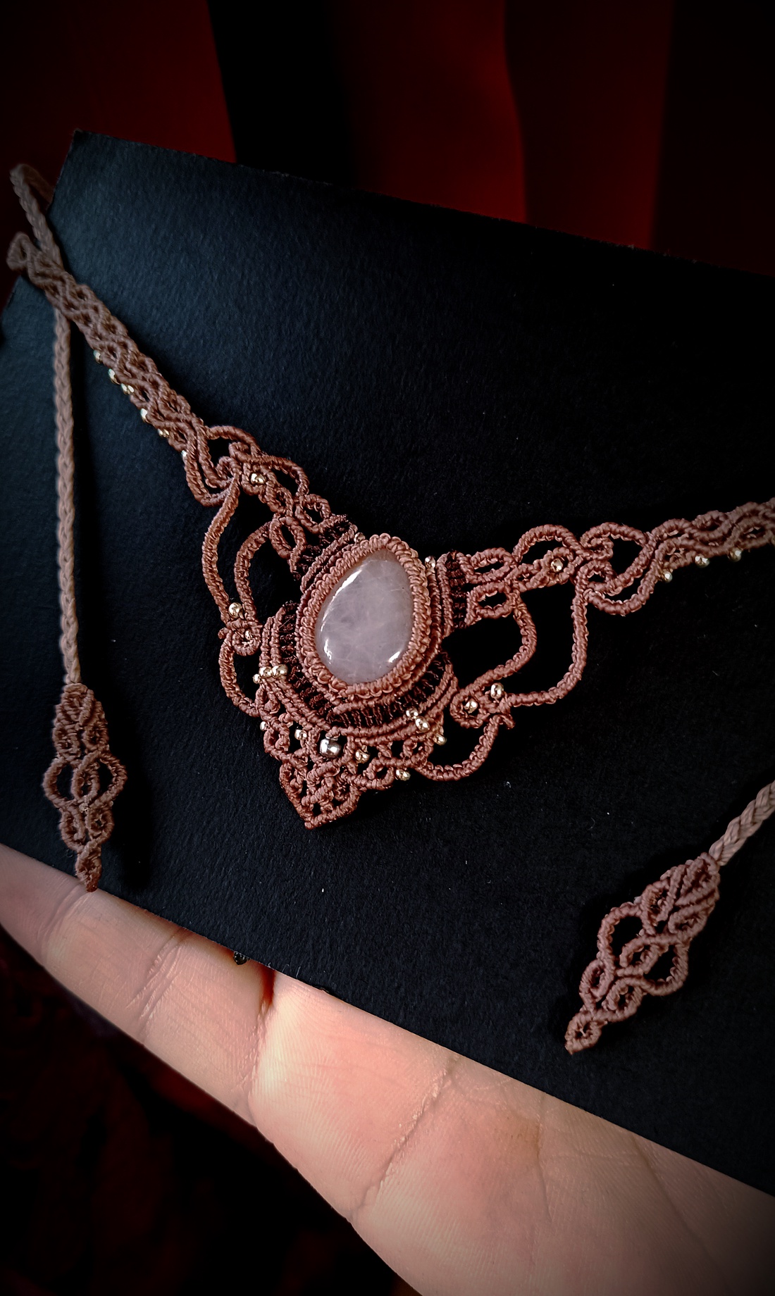Colier choker delicat cuart roz - bijuterii - coliere - chockere - Artynos.ro Colier choker delicat cuart roz - bijuterii - coliere - chockere - Artynos.ro