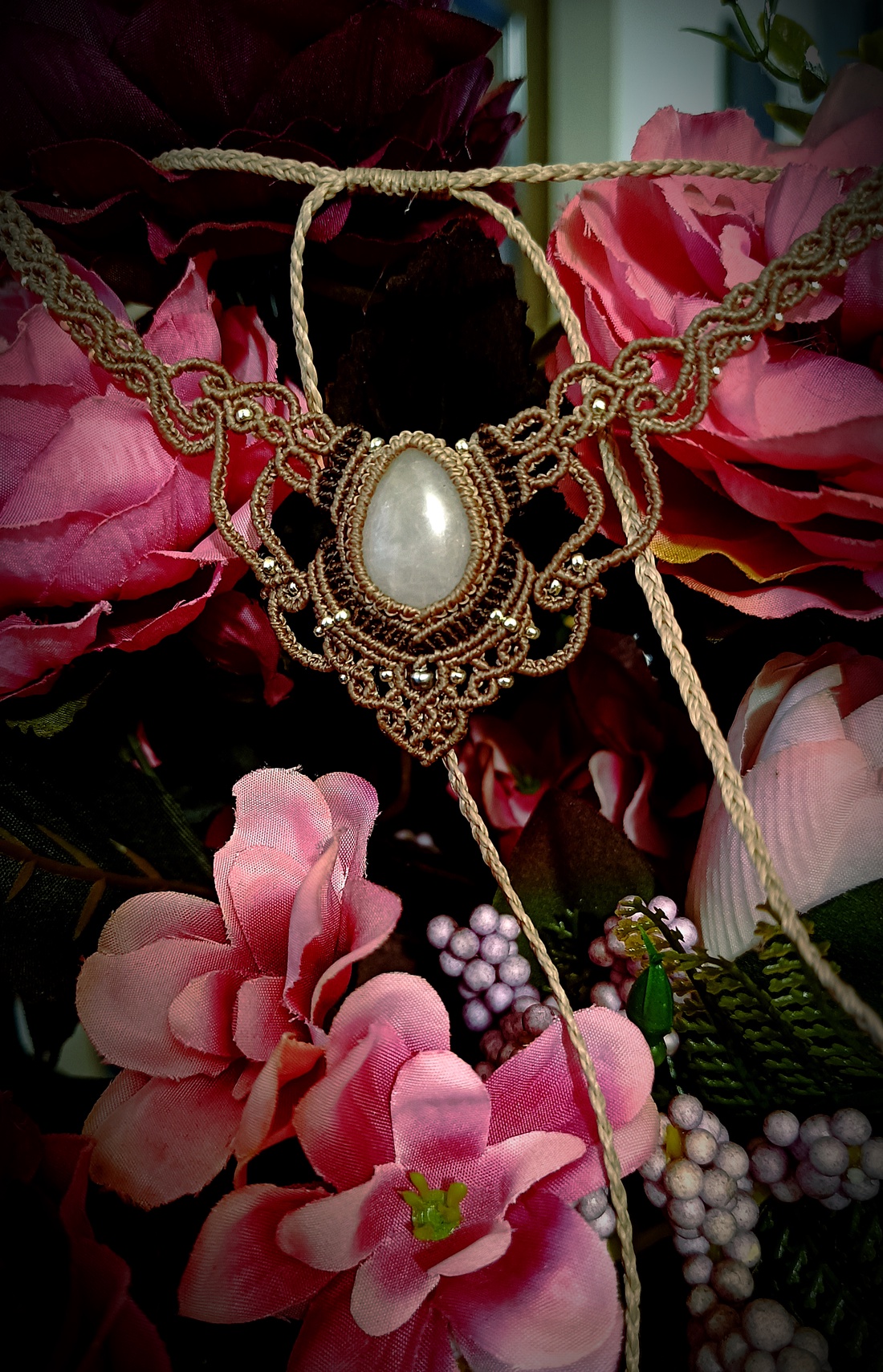 Colier choker delicat cuart roz - bijuterii - coliere - chockere - Artynos.ro Colier choker delicat cuart roz - bijuterii - coliere - chockere - Artynos.ro