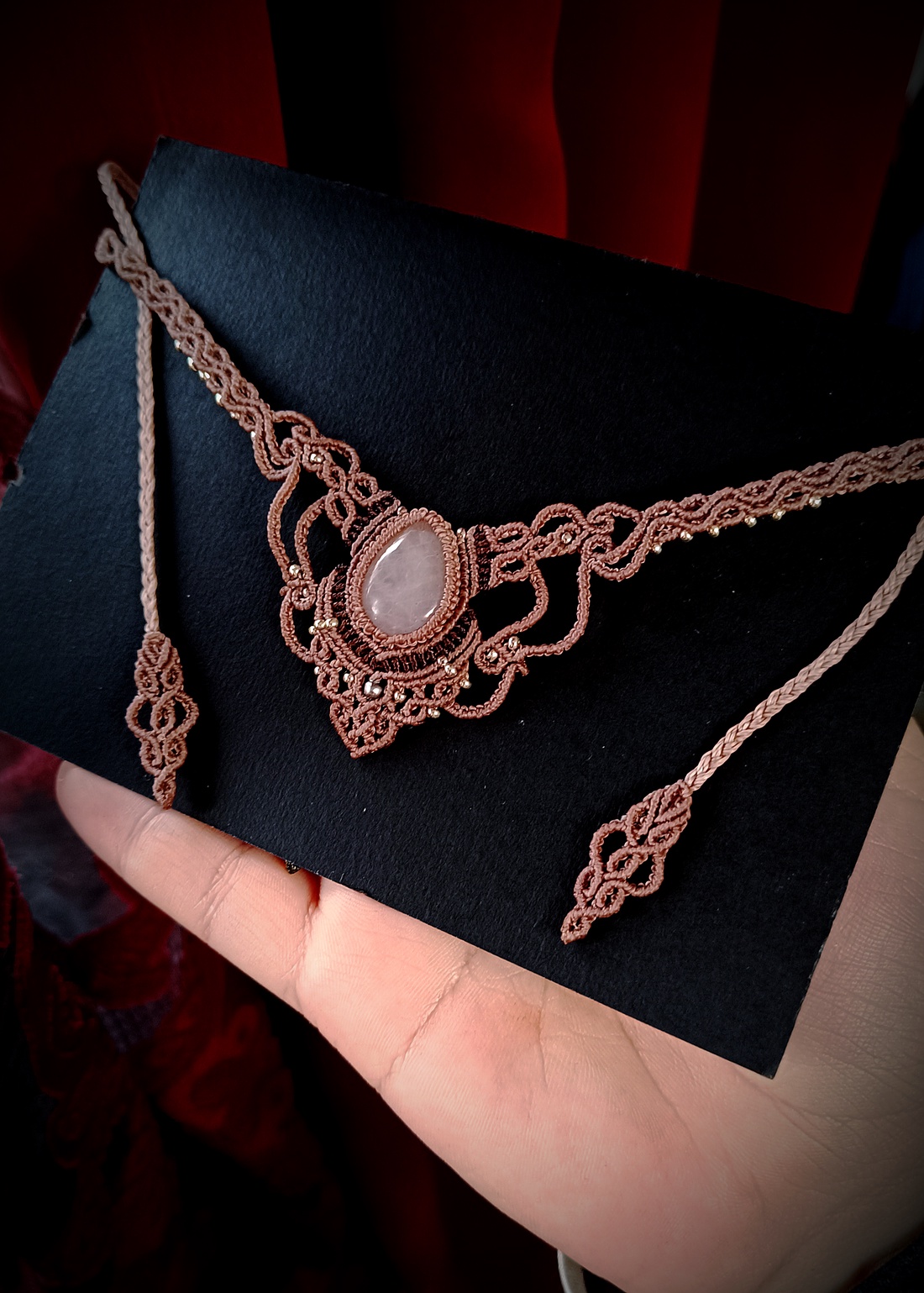 Colier choker delicat cuart roz - bijuterii - coliere - chockere - Artynos.ro Colier choker delicat cuart roz - bijuterii - coliere - chockere - Artynos.ro