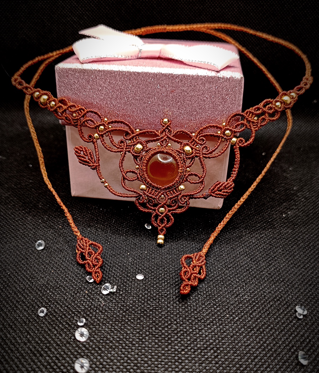 Colier Mistic Micromacrame Cristal Carneol - bijuterii - coliere - chockere - Artynos.ro