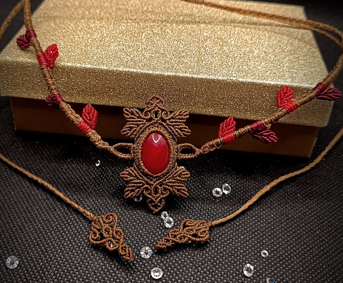 Colier choker micromacrame cu frunze și jad roșu  - bijuterii - coliere - chockere - Artynos.ro