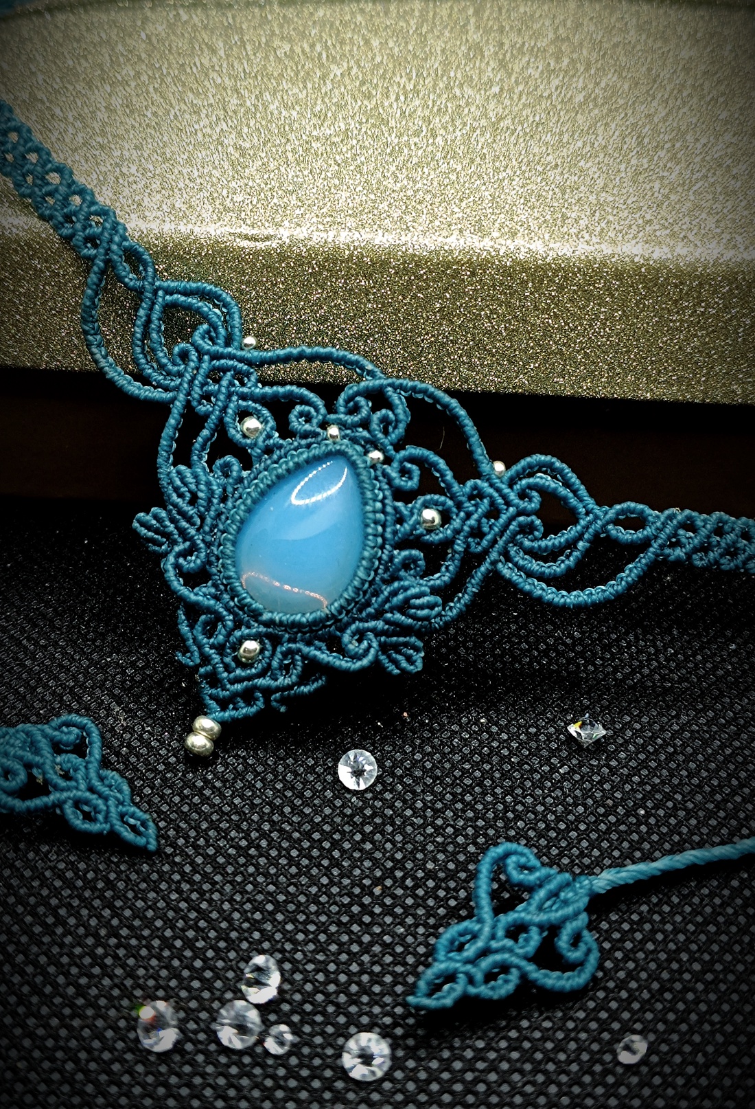 Colier choker turcoaz micromacrame cu Opal  - bijuterii - coliere - chockere - Artynos.ro
