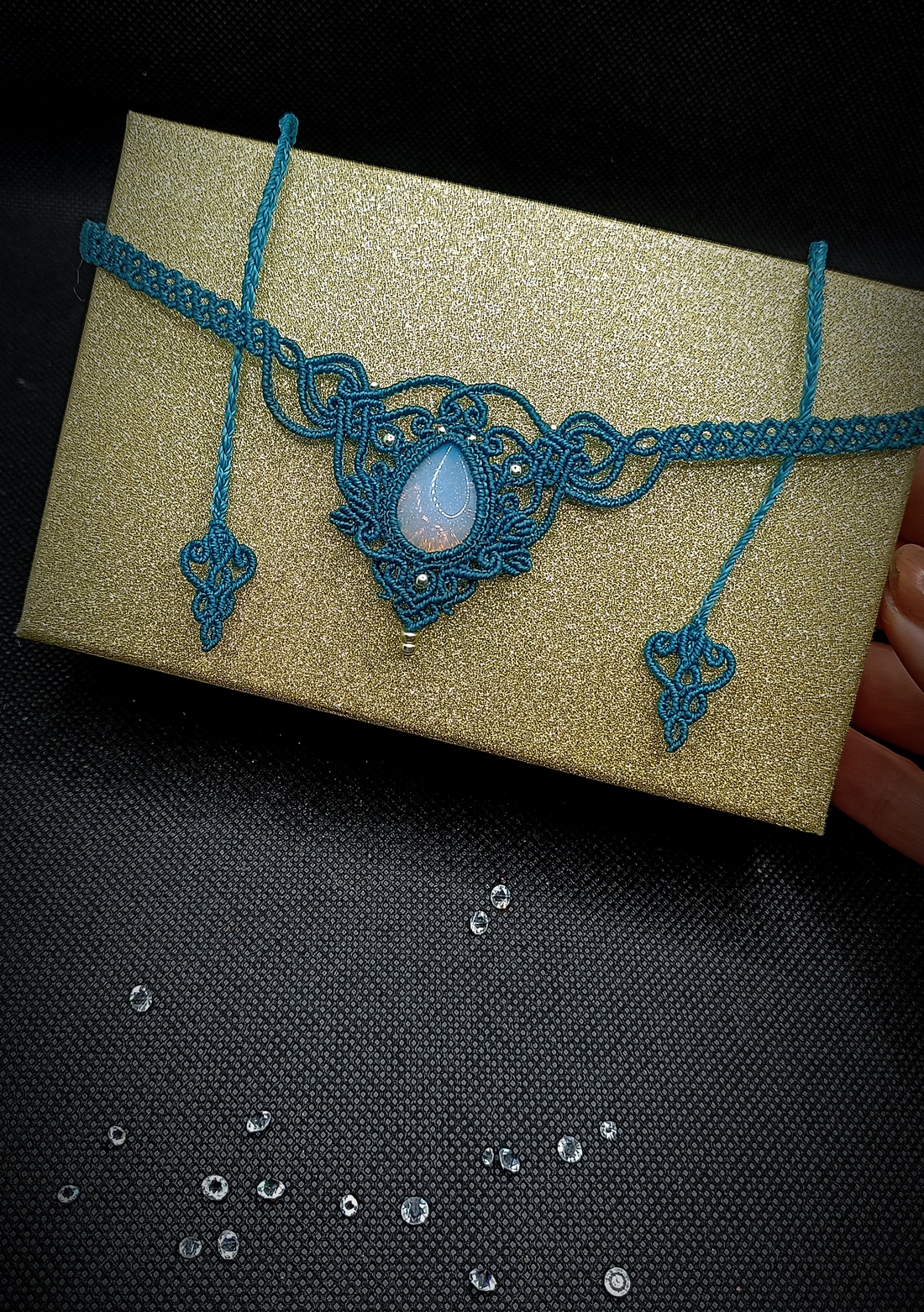 Colier choker turcoaz micromacrame cu Opal  - bijuterii - coliere - chockere - Artynos.ro