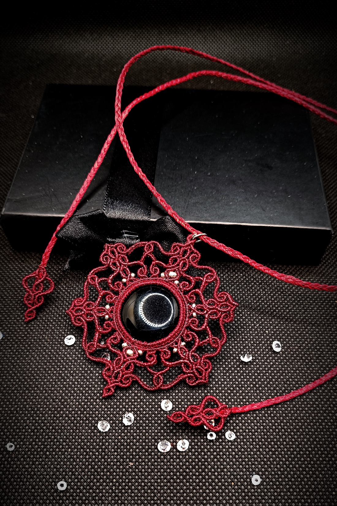 Talisman Pandantiv Burgundy Cu Onix - bijuterii - coliere - coliere cu pandative - Artynos.ro