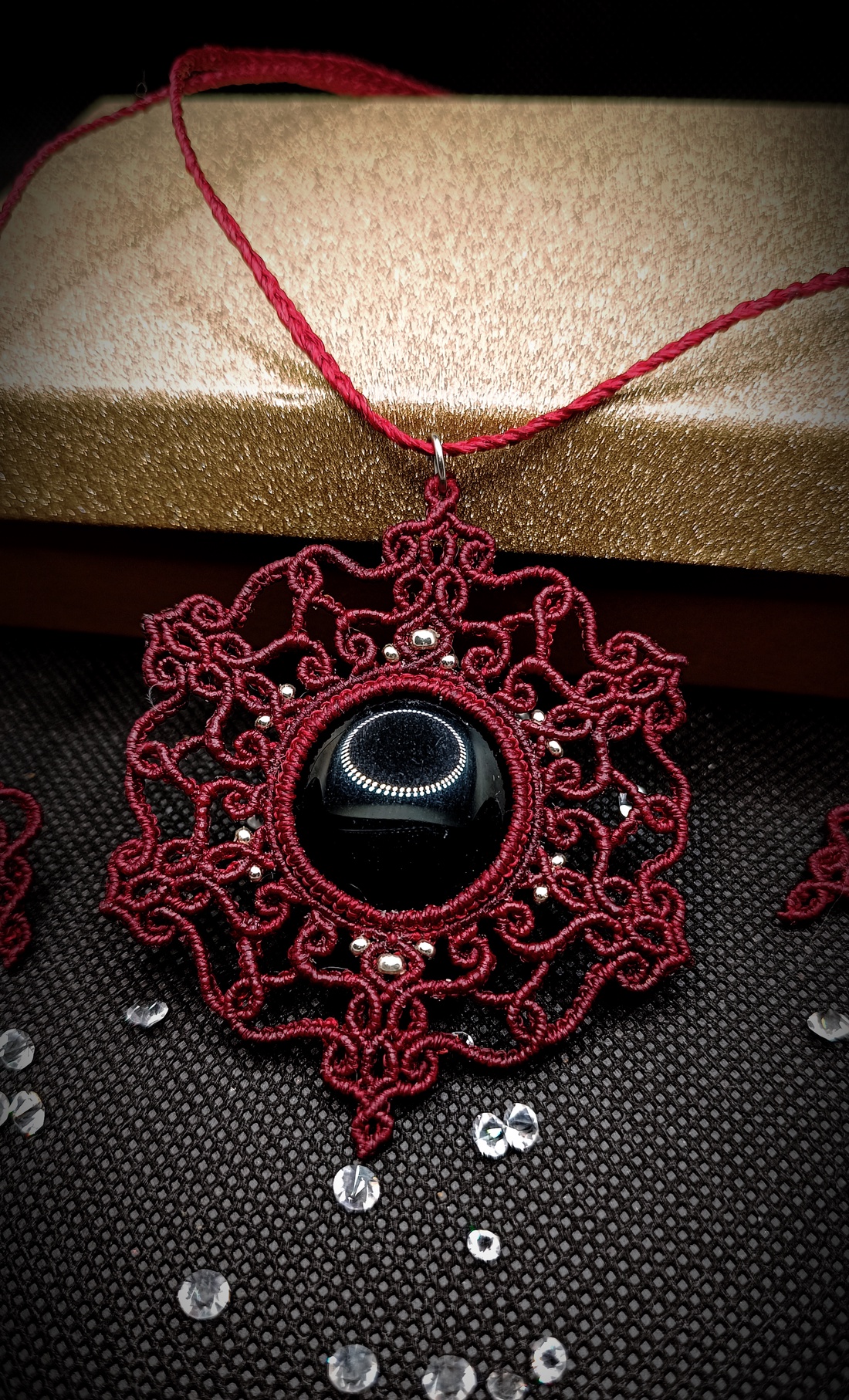 Talisman Pandantiv Burgundy Cu Onix - bijuterii - coliere - coliere cu pandative - Artynos.ro