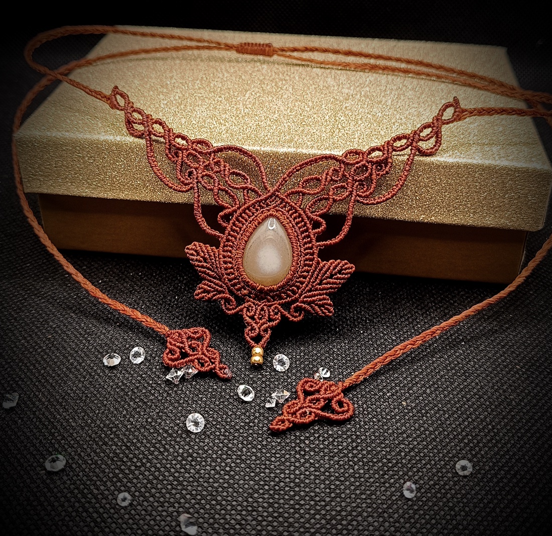 Colier frunze Micromacrame cu Agata  - bijuterii - coliere - chockere - Artynos.ro