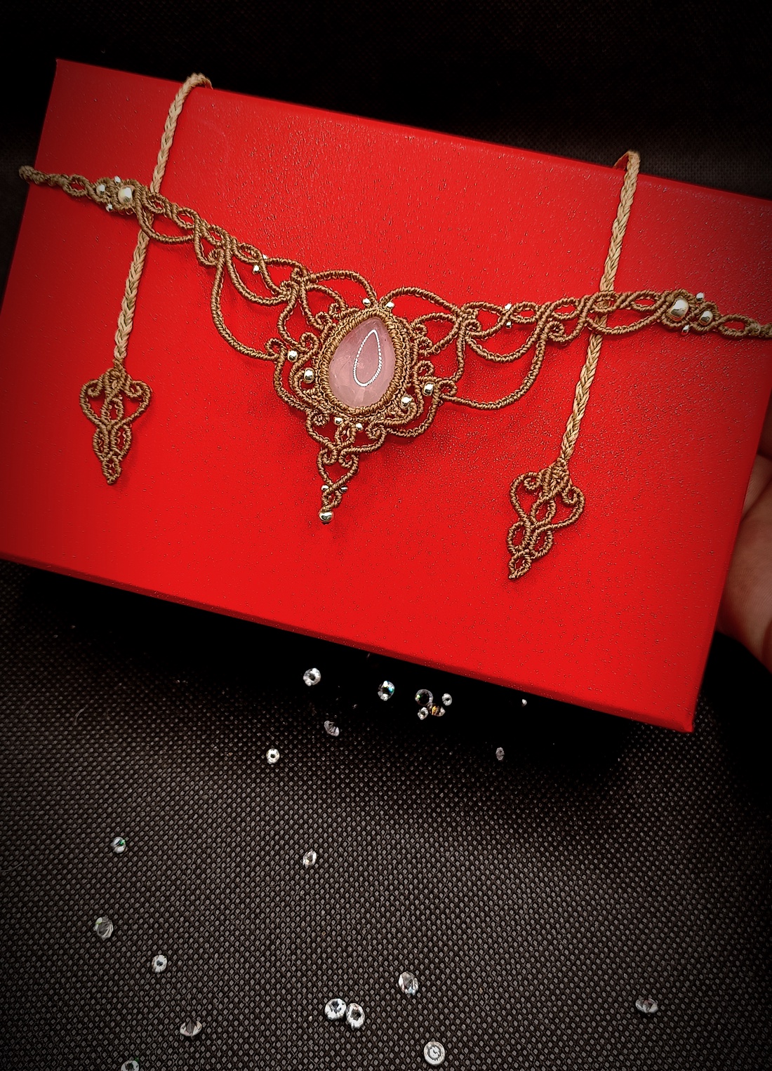 Colier Princess Delicat Micromacrame Cu Cuart Roz  - bijuterii - coliere - chockere - Artynos.ro