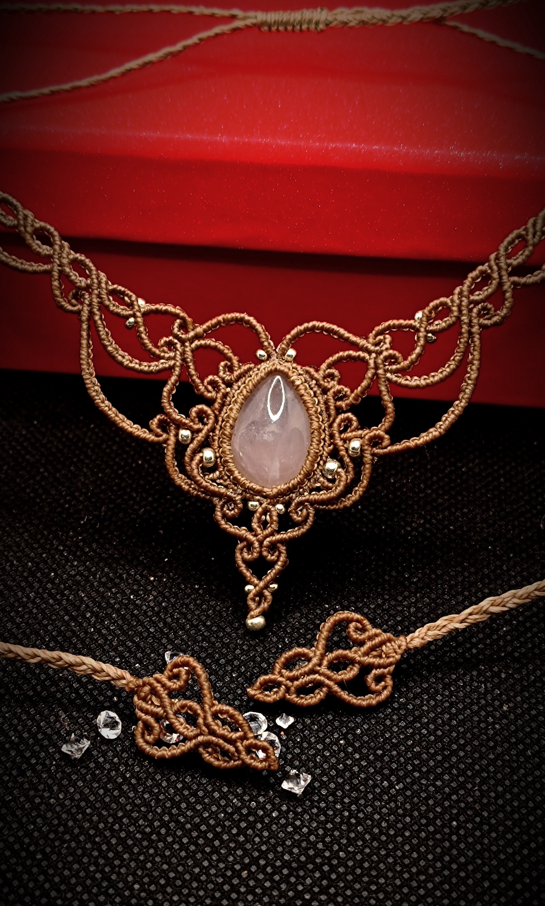 Colier Princess Delicat Micromacrame Cu Cuart Roz  - bijuterii - coliere - chockere - Artynos.ro