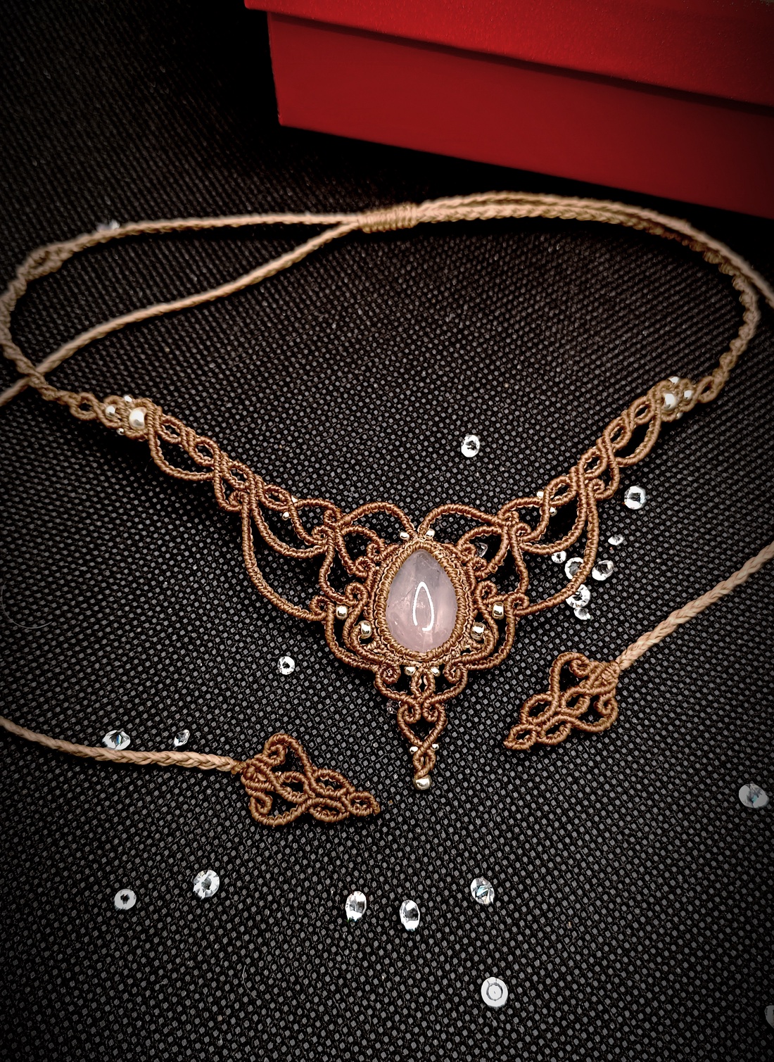 Colier Princess Delicat Micromacrame Cu Cuart Roz  - bijuterii - coliere - chockere - Artynos.ro