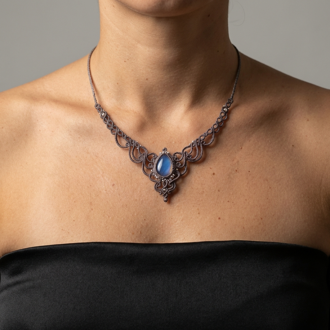 Colier delicat Princess Micromacrame cu Opal - bijuterii - coliere - chockere - Artynos.ro