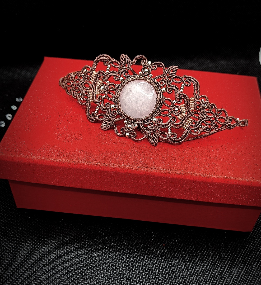 Brățară Amuleta  Micromacrame Cristal Cuart Roz - bijuterii - brățări - brățări din pietre semiprețioase - Artynos.ro