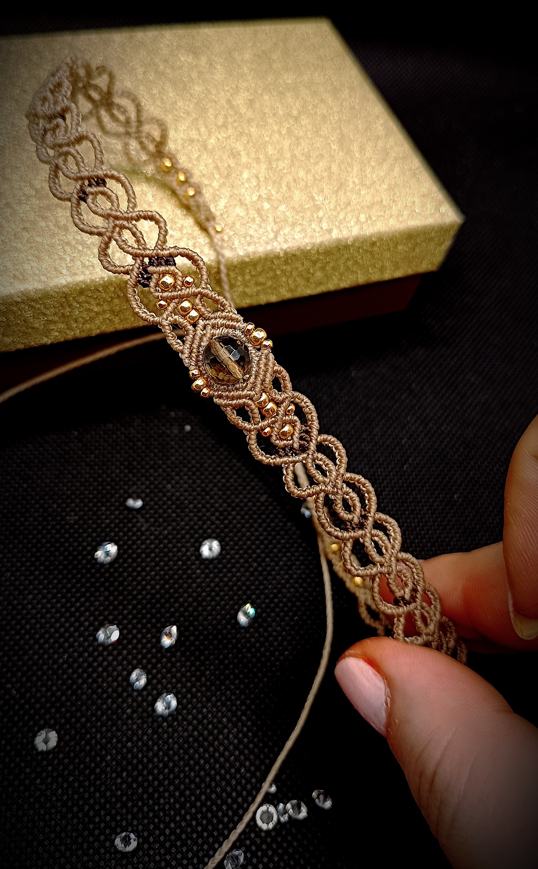 Choker Nude Micromacrame Cuart Fumuriu  - bijuterii - coliere - chockere - Artynos.ro