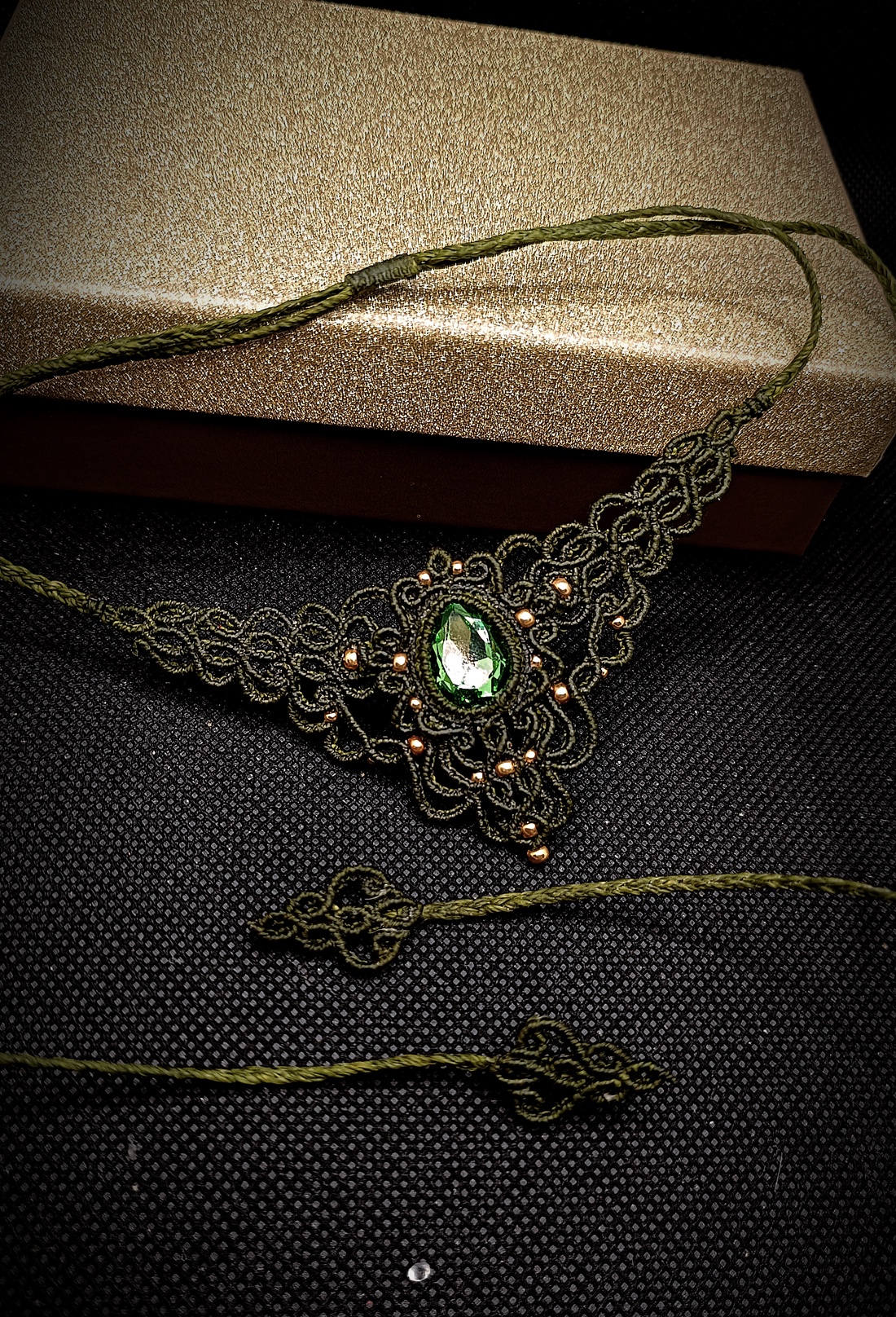 Colier Micromacrame Medieval Verde Cu Swarovski  - bijuterii - coliere - chockere - Artynos.ro