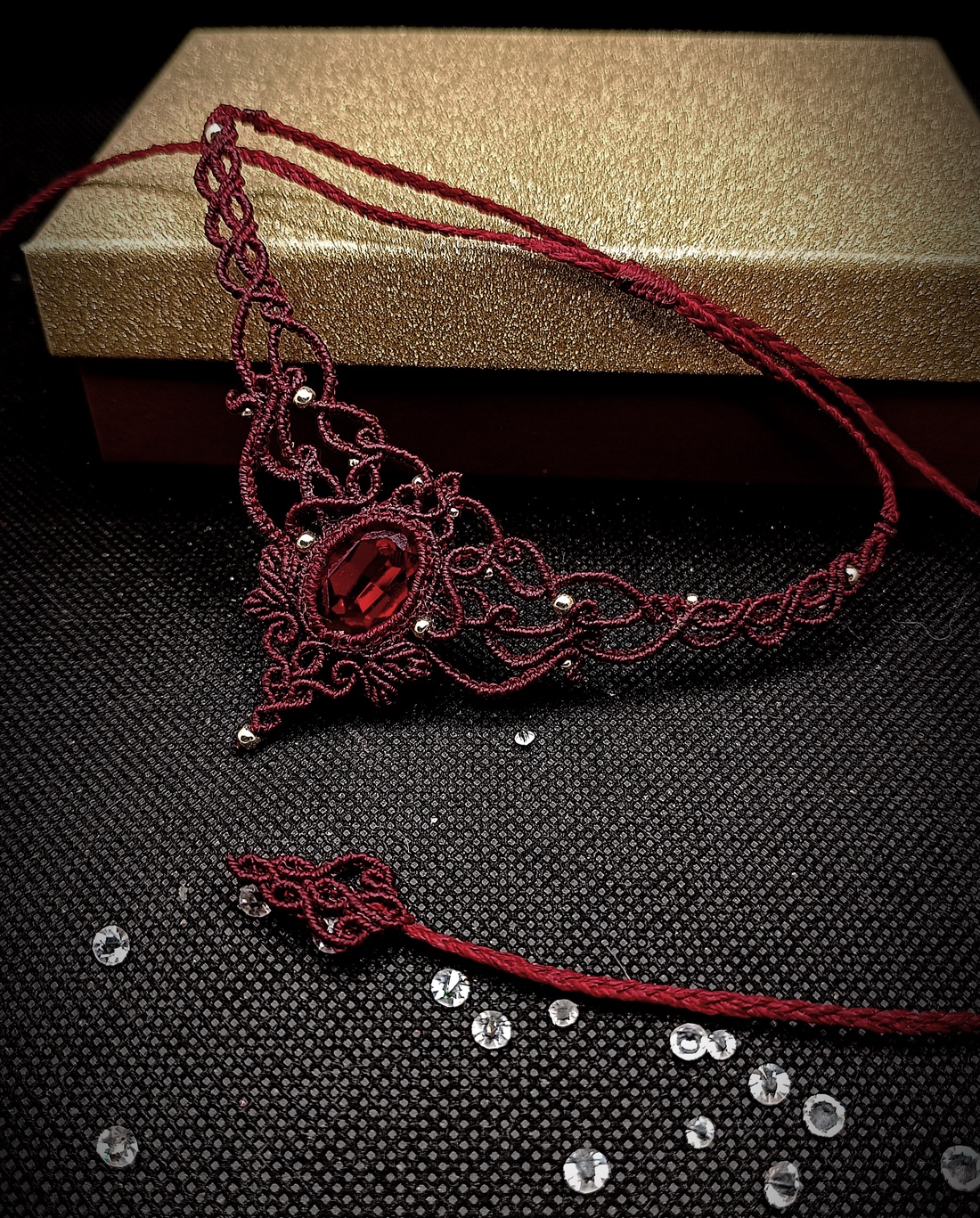 Colier Micromacrame Vintage Princess Burgundy - bijuterii - coliere - chockere - Artynos.ro
