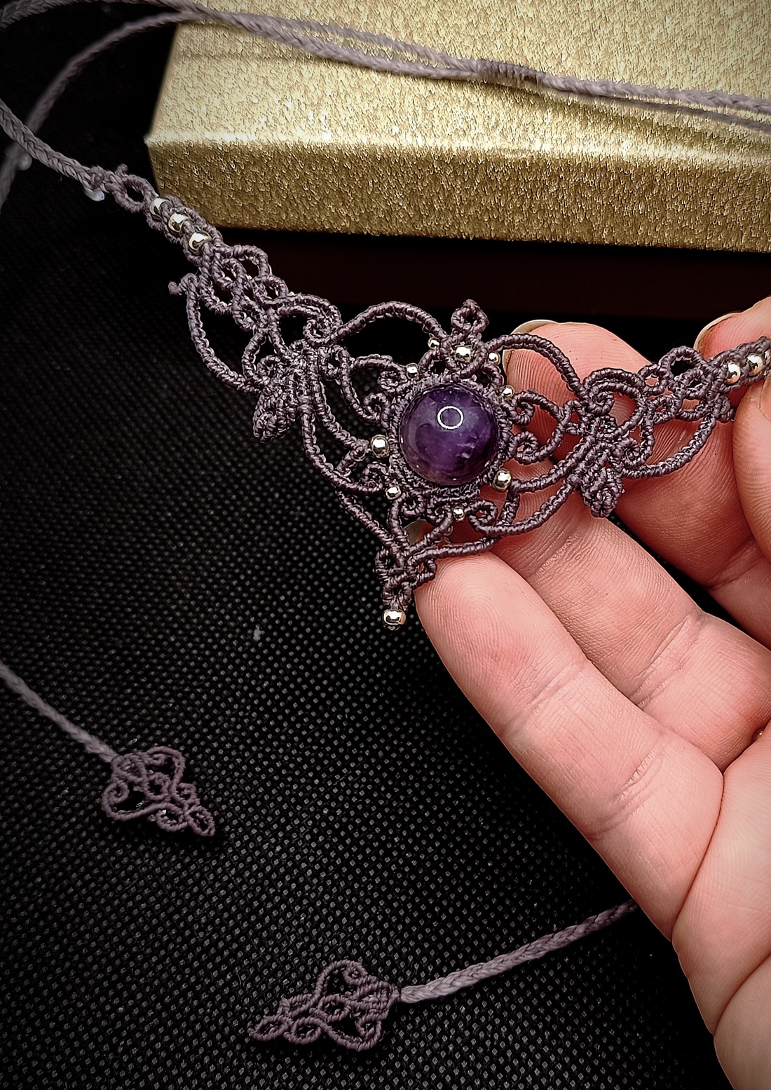 Colier Delicat Frunze Micromacrame Cu Ametist - bijuterii - coliere - chockere - Artynos.ro