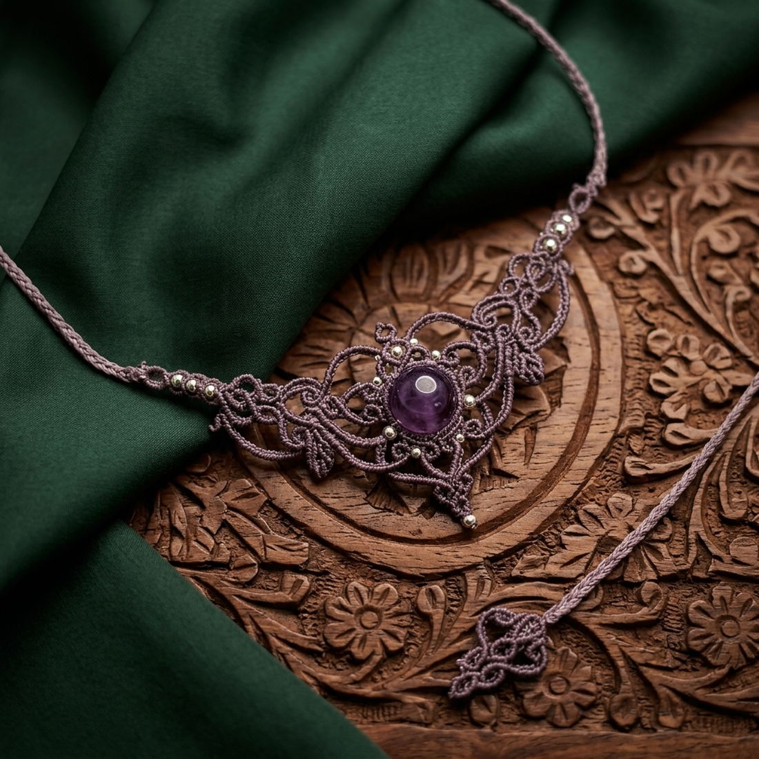 Colier Delicat Frunze Micromacrame Cu Ametist - bijuterii - coliere - chockere - Artynos.ro