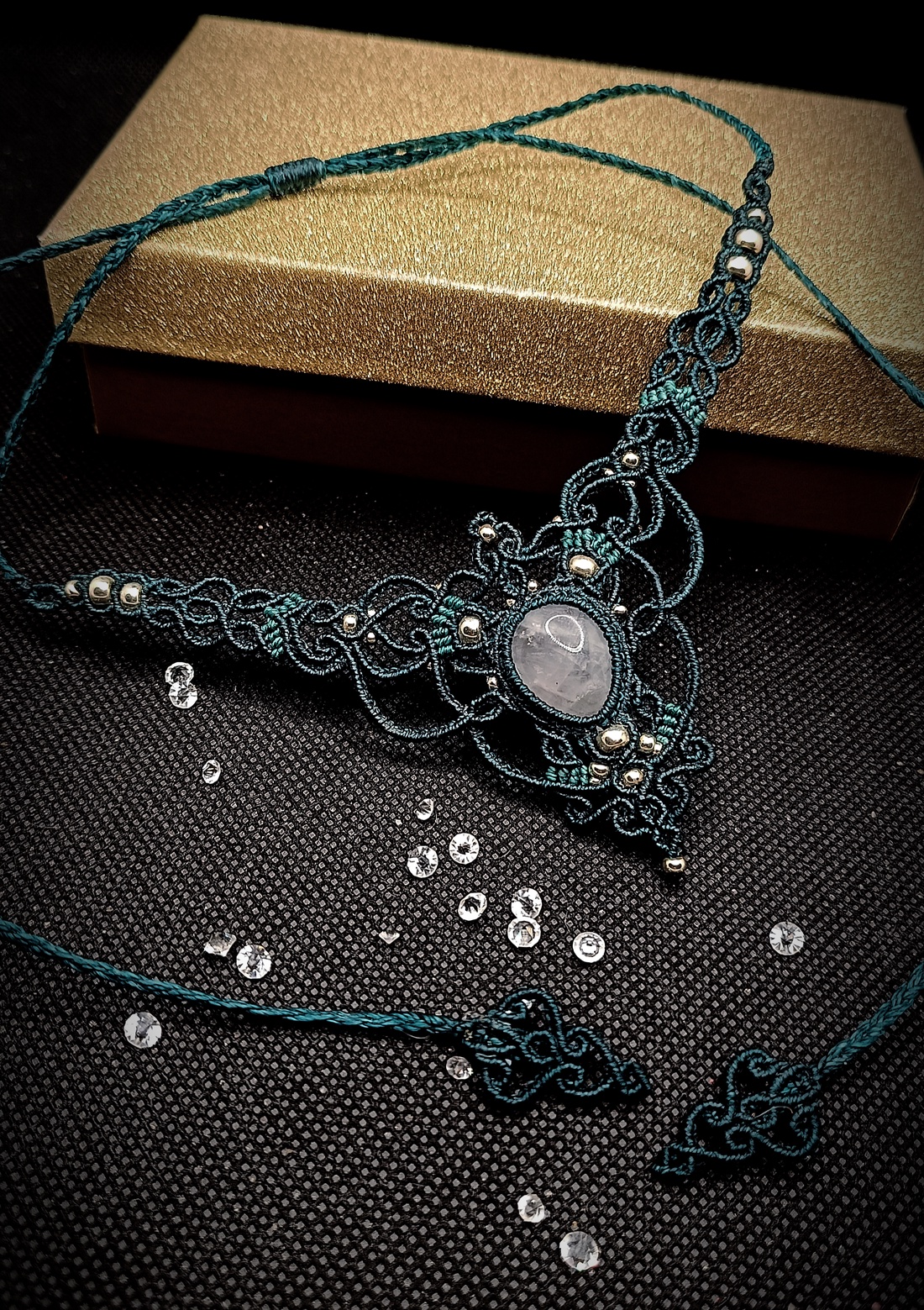 Colier Verde Victorian Micromacrame Vintage Cuart - bijuterii - coliere - chockere - Artynos.ro