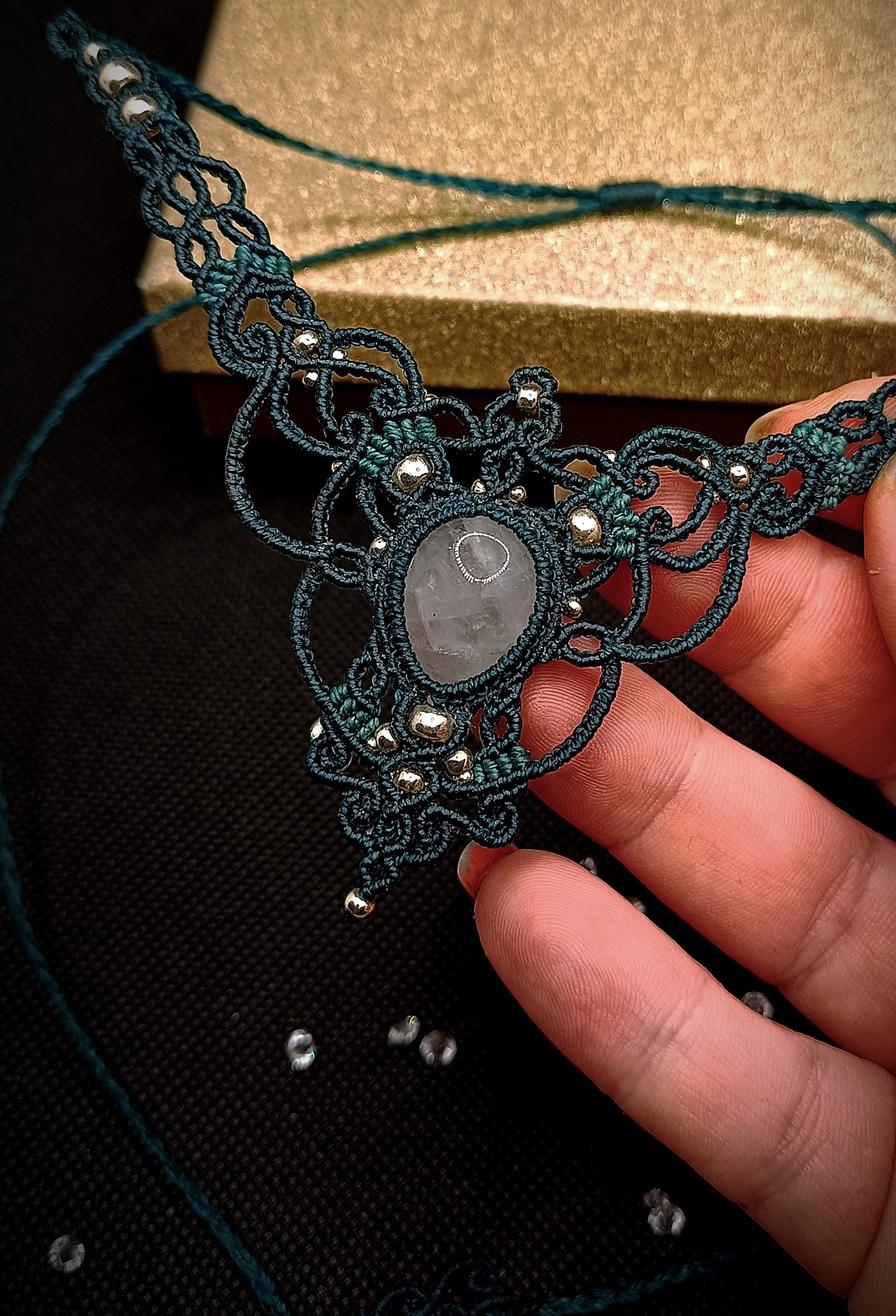 Colier Verde Victorian Micromacrame Vintage Cuart - bijuterii - coliere - chockere - Artynos.ro