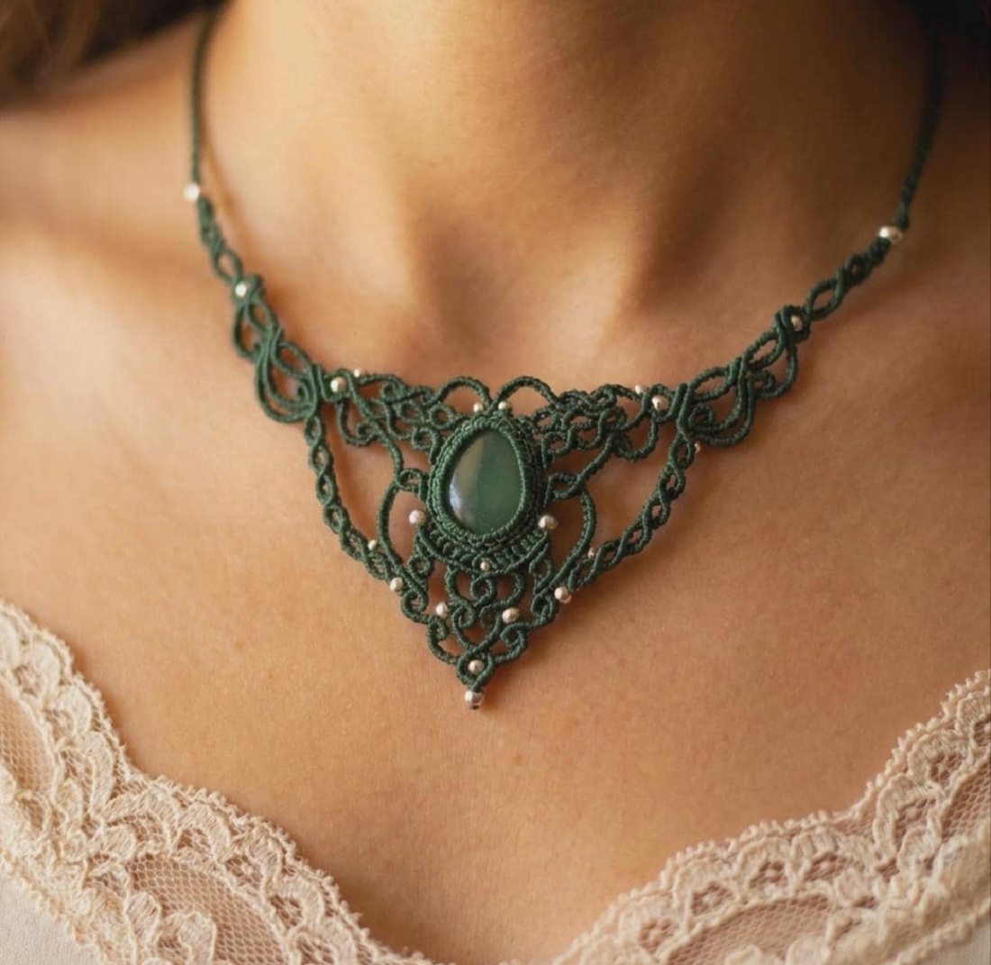 Colier elegant verde micromacrame cu Aventurin - bijuterii - coliere - chockere - Artynos.ro