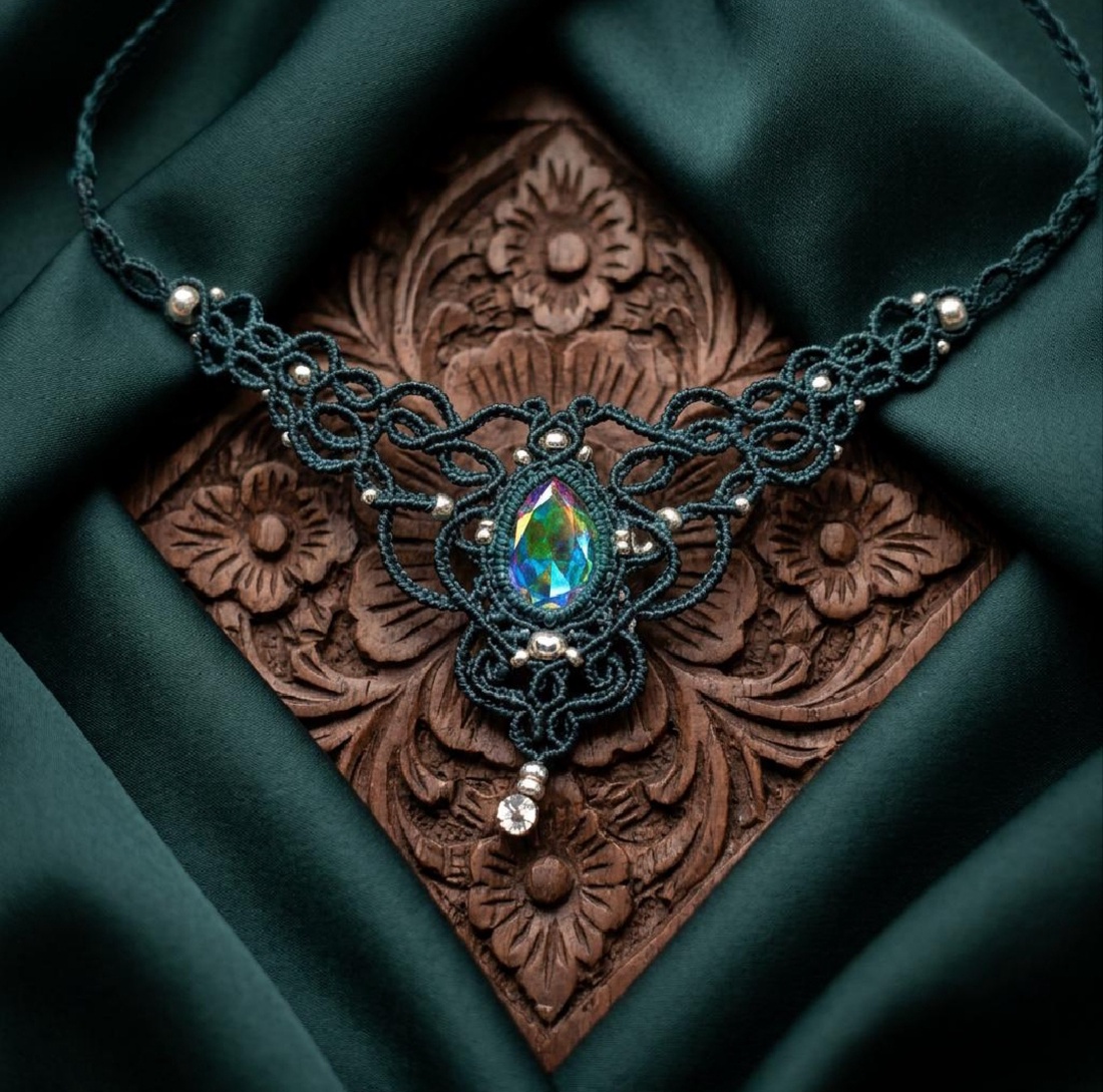 Colier Emerald Elegant Micromacrame Cu Cristal Swarovski  - bijuterii - coliere - chockere - Artynos.ro