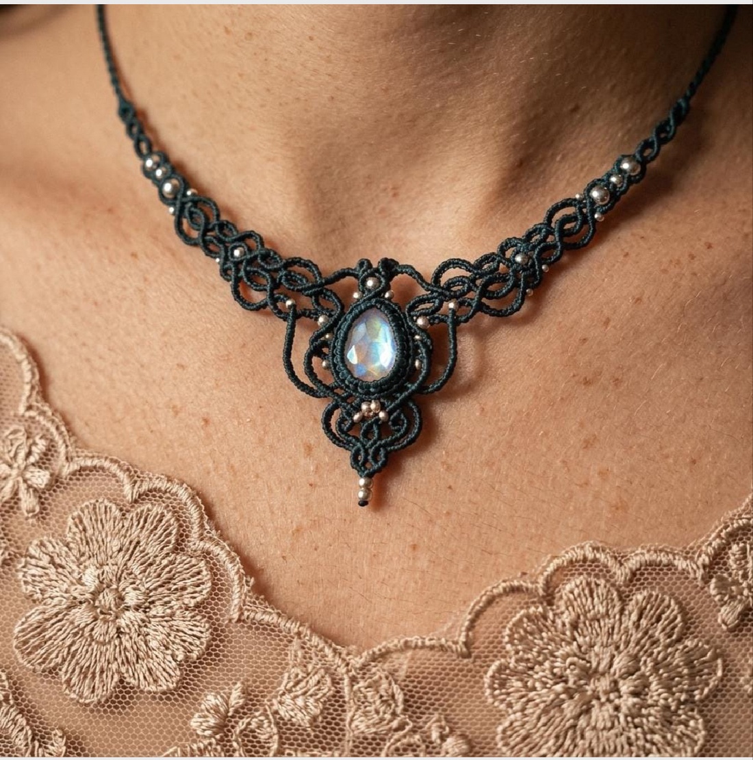 Colier Emerald Elegant Micromacrame Cu Cristal Swarovski  - bijuterii - coliere - chockere - Artynos.ro