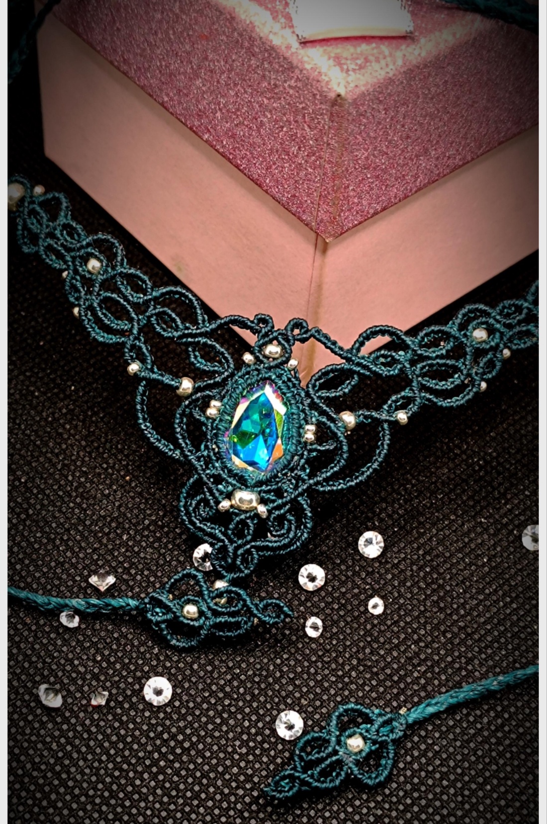 Colier Emerald Elegant Micromacrame Cu Cristal Swarovski  - bijuterii - coliere - chockere - Artynos.ro