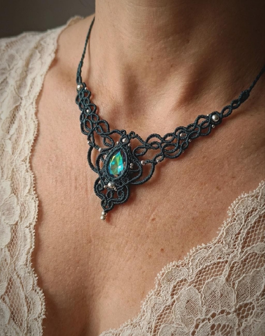 Colier Emerald Elegant Micromacrame Cu Cristal Swarovski  - bijuterii - coliere - chockere - Artynos.ro