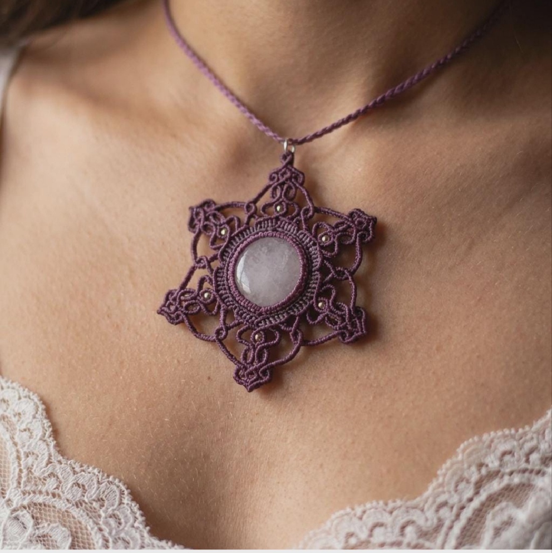 Pandantiv Mandala Talisman cu Cuart Roz - bijuterii - coliere - coliere cu pandative - Artynos.ro
