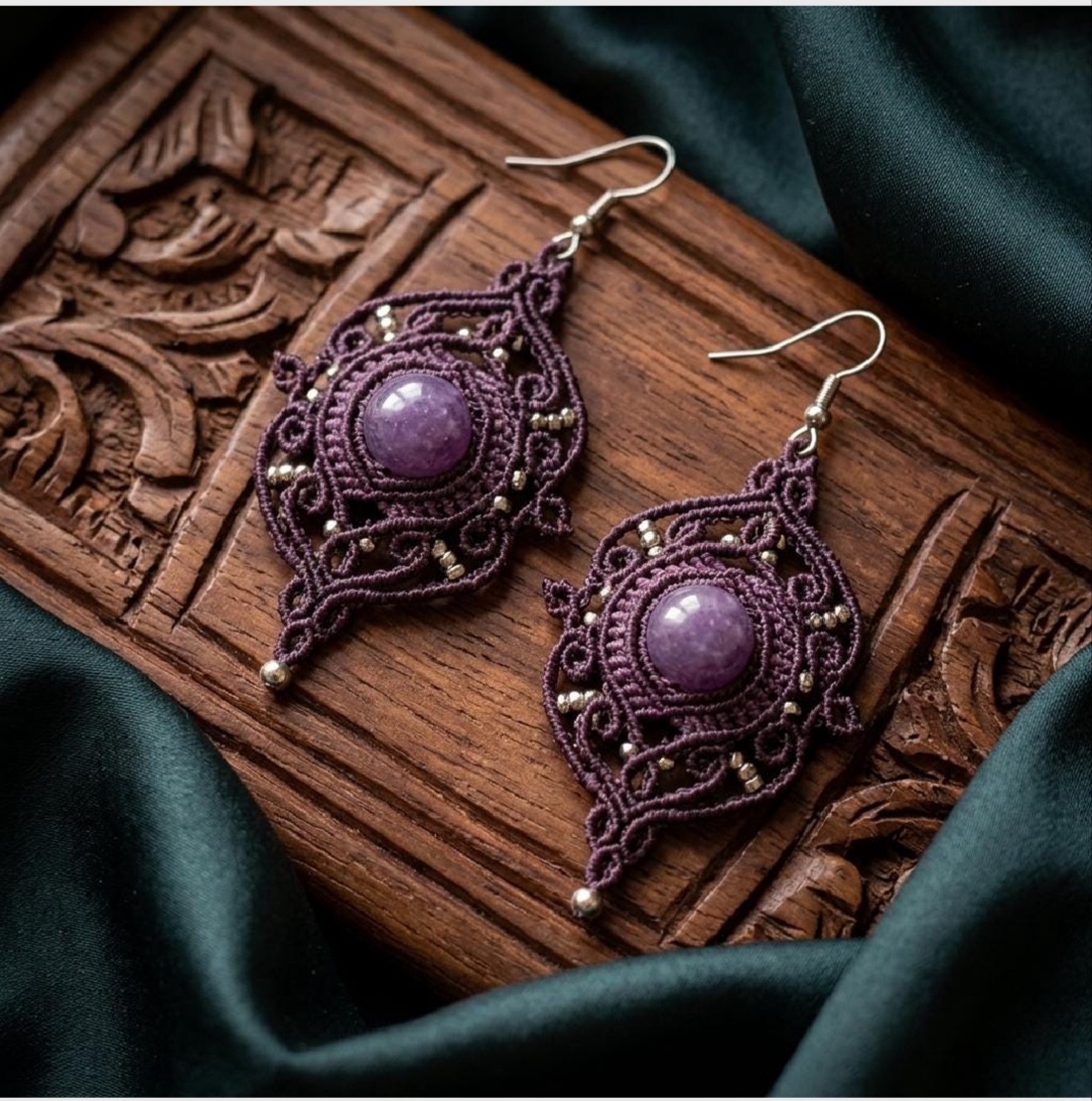 Cercei micromacrame cu cristal Lepidolit - bijuterii - cercei - cercei din pietre semiprețioase - Artynos.ro