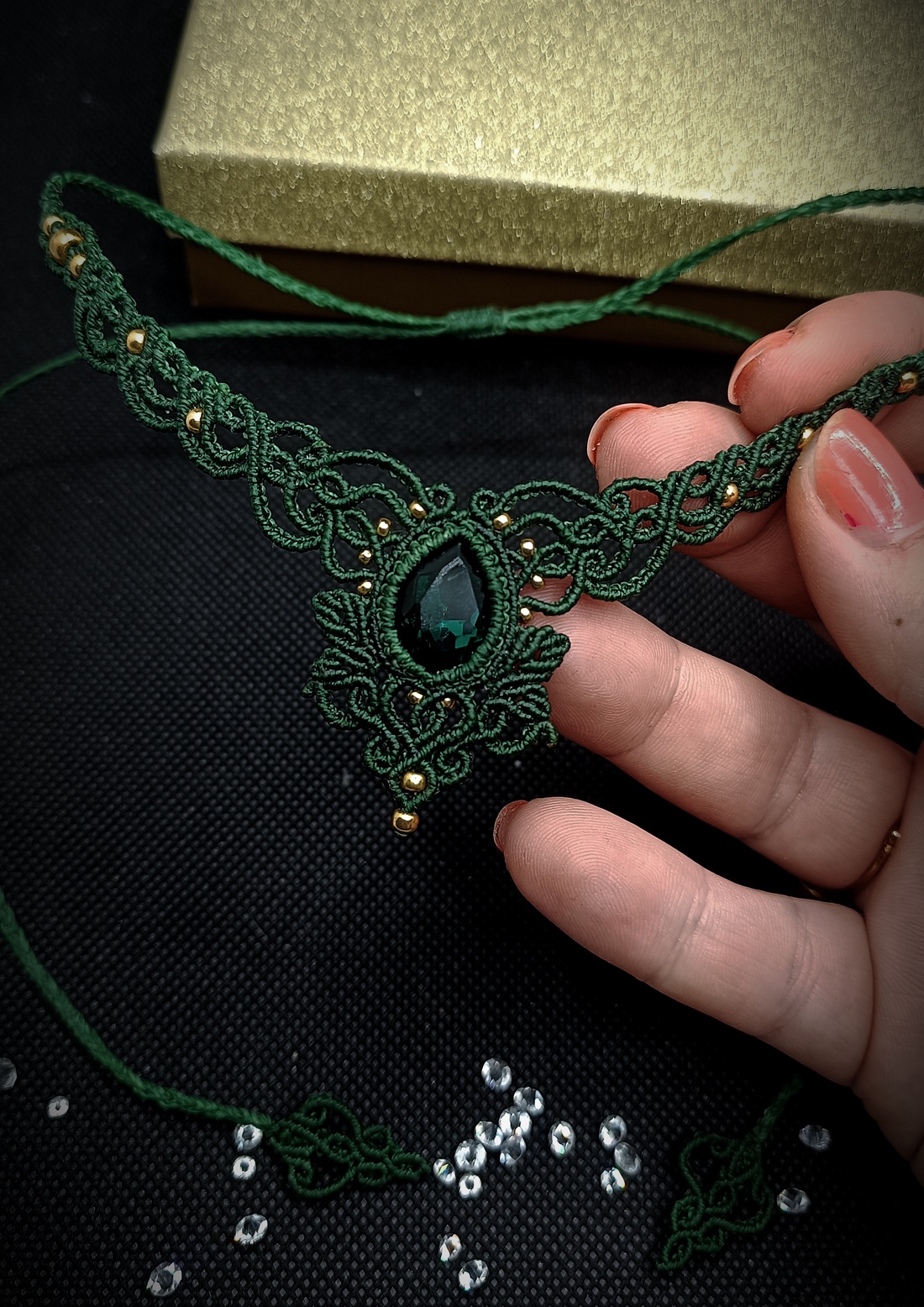 Colier Verde  Elegant Micromacrame Cu Cristal Swarovski  - bijuterii - coliere - chockere - Artynos.ro