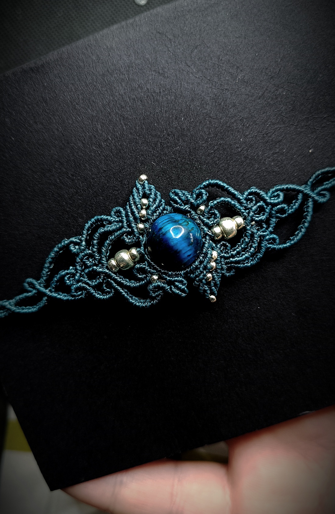 Bratara Frunze Micromacrame cu Ochi de tigru albastru - bijuterii - brățări - brățări din pietre semiprețioase - Artynos.ro