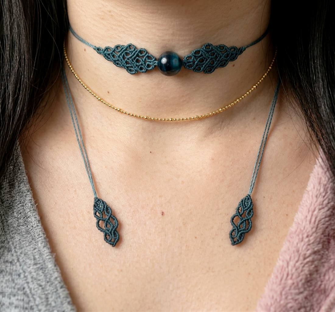 Colier Minimalist Talisman Micromacrame cu Ochi de tigru Albastru - bijuterii - coliere - coliere din pietre semiprețioase - Artynos.ro
