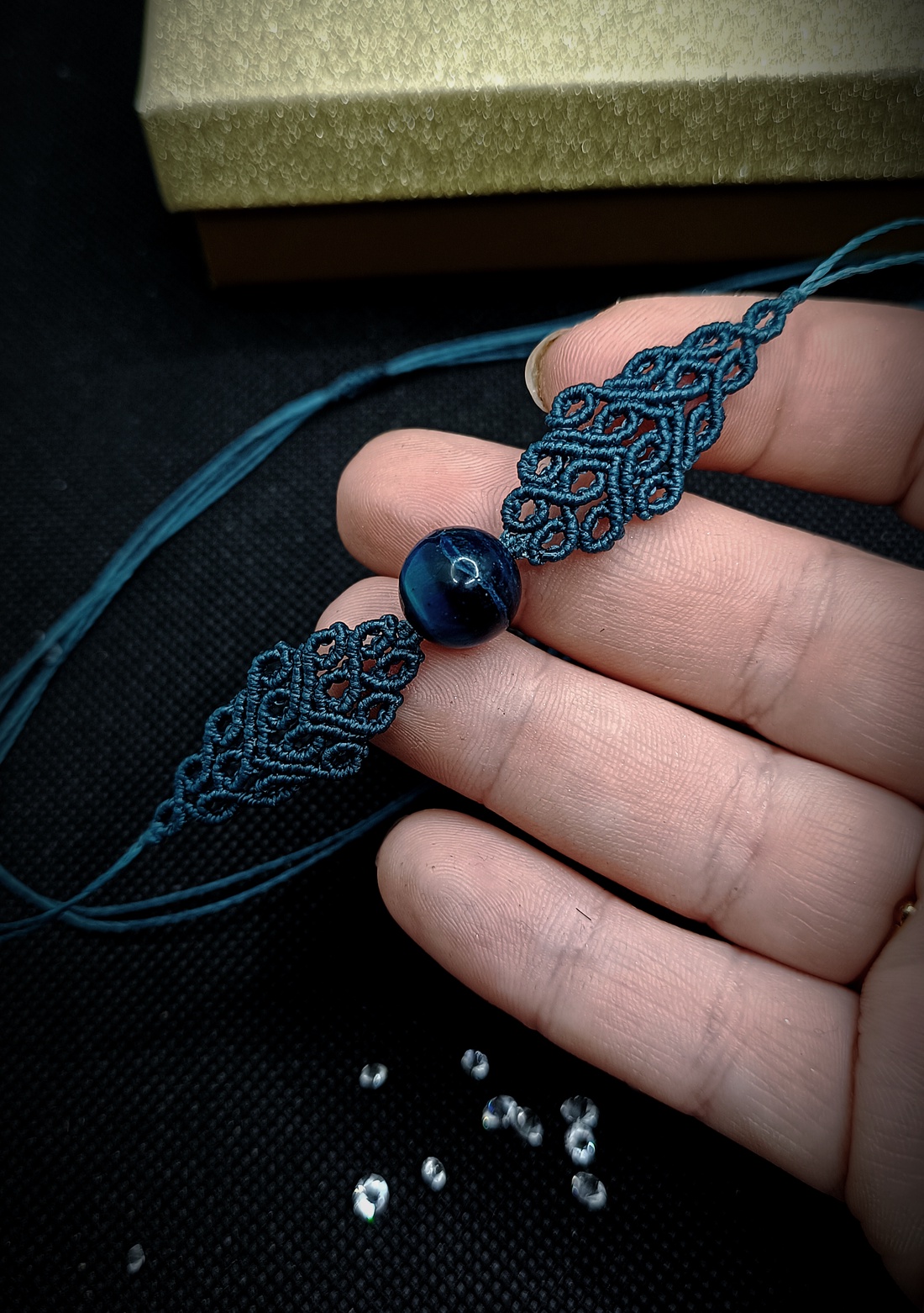 Colier Minimalist Talisman Micromacrame cu Ochi de tigru Albastru - bijuterii - coliere - coliere din pietre semiprețioase - Artynos.ro