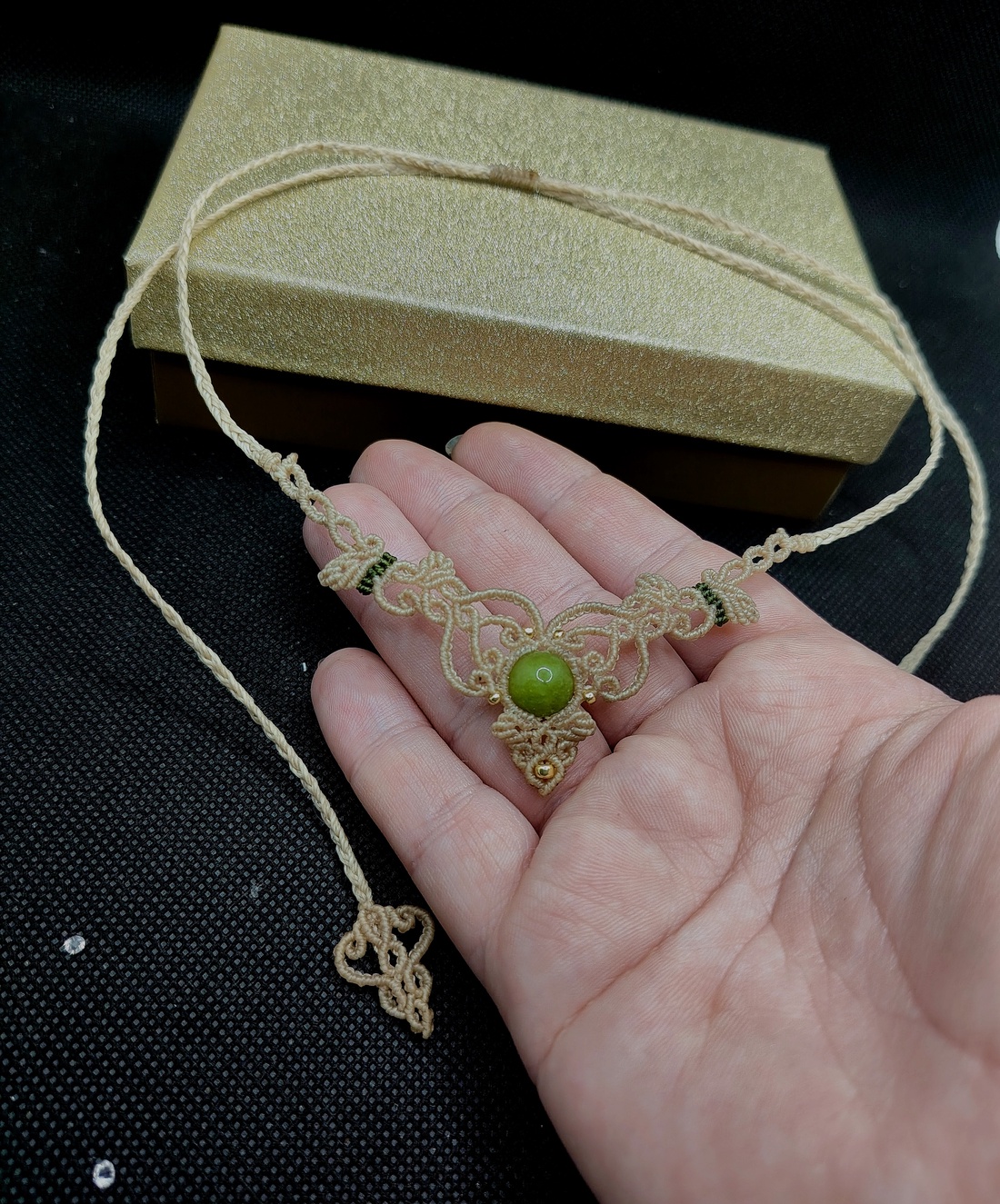 Choker Minimalist Frunze Micromacrame Cu Peridot  - bijuterii - coliere - chockere - Artynos.ro