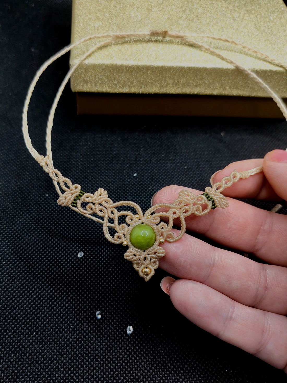 Choker Minimalist Frunze Micromacrame Cu Peridot  - bijuterii - coliere - chockere - Artynos.ro