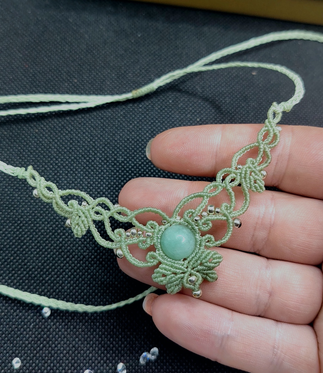 Colier Mini Choker Frunze Micromacrame Cu Jad - bijuterii - coliere - chockere - Artynos.ro