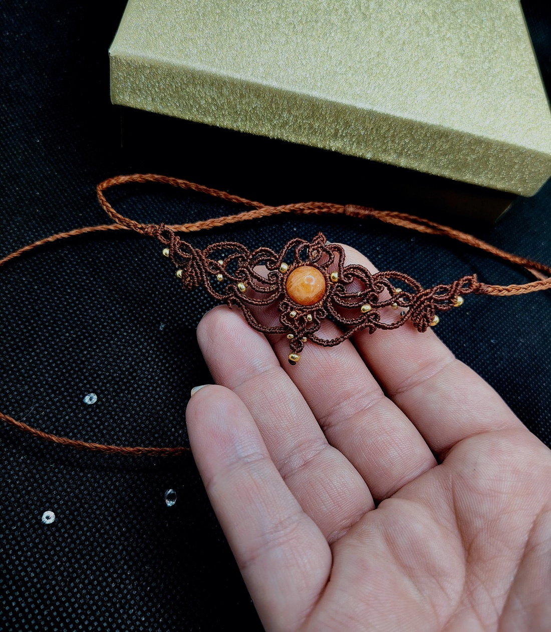 Choker Delicat Micromacrame Cu Piatra Soarelui - bijuterii - coliere - chockere - Artynos.ro