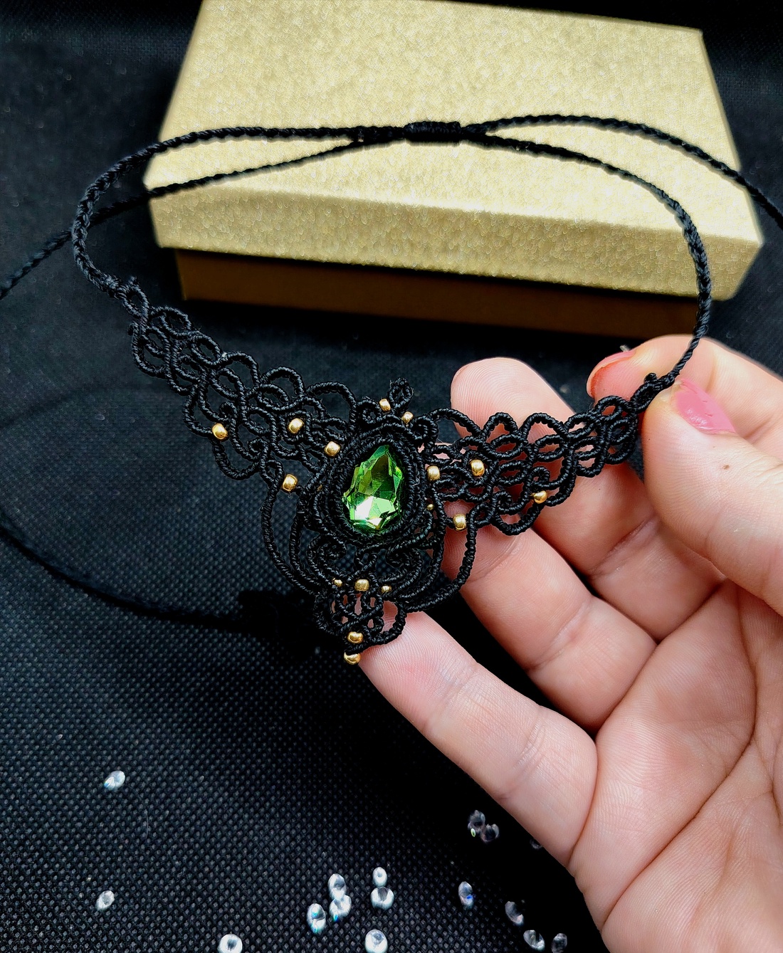 Colier Elegant Victorian Micromacrame Cu Cristal Swarovsky  - bijuterii - coliere - chockere - Artynos.ro