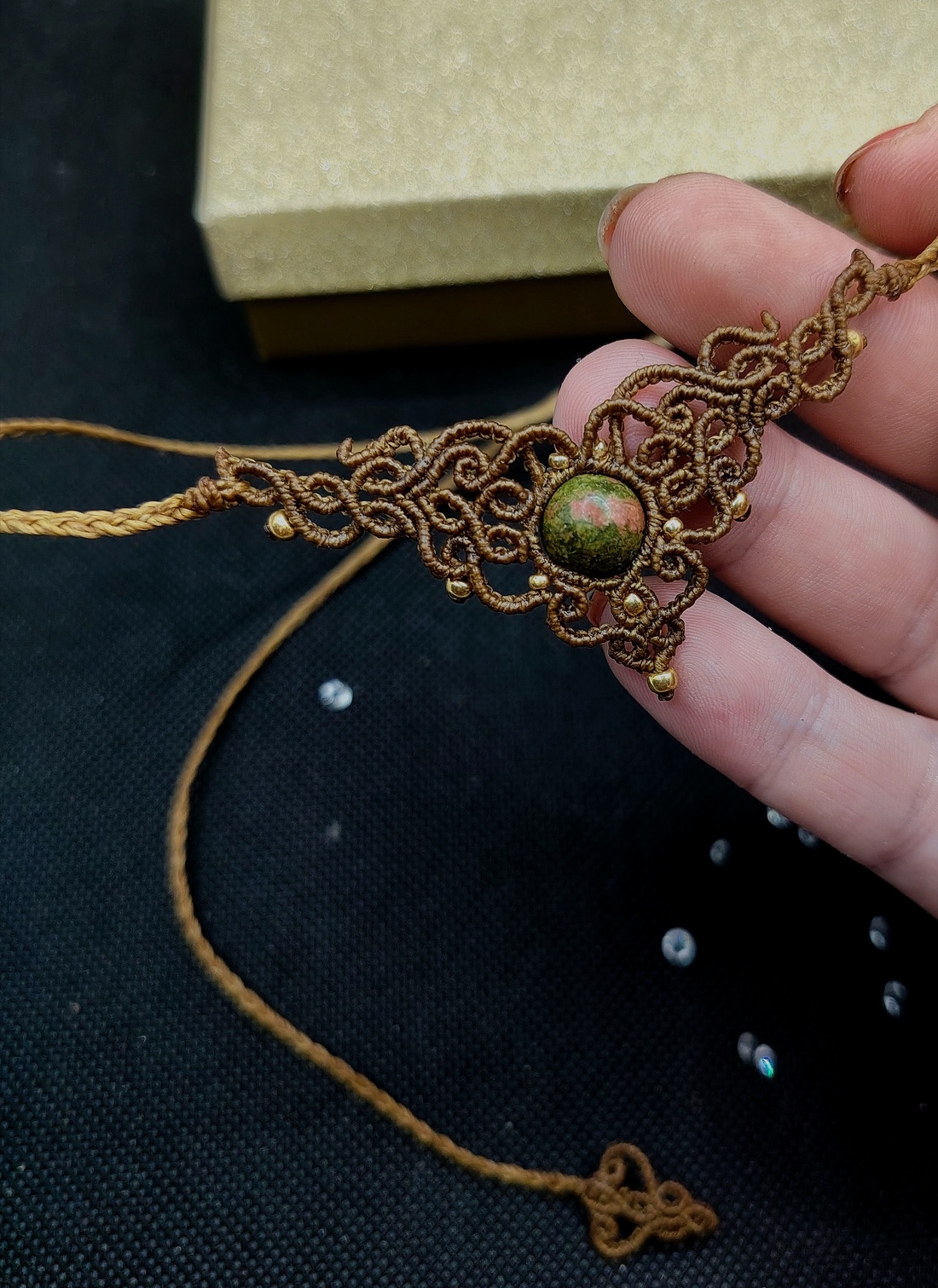 Colier macrame choker minimalist cu unakit   - bijuterii - coliere - chockere - Artynos.ro