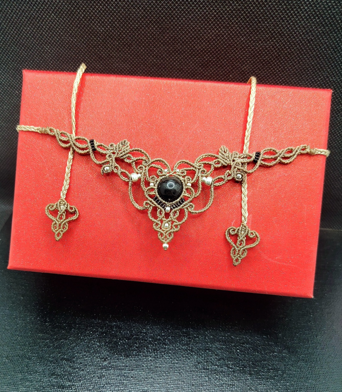 Colier Frunze Micromacrame Cu Obsidian Negru - bijuterii - coliere - chockere - Artynos.ro