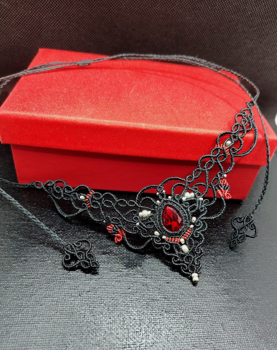 Colier Negru Victorian Micromacrame Cu Cristal Swarovski  - bijuterii - coliere - chockere - Artynos.ro