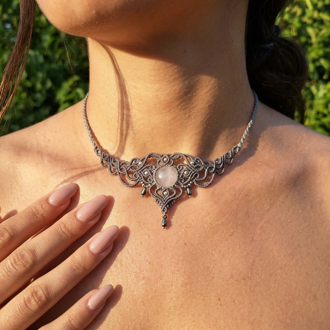 Colier Choker Gri Delicat Micromacrame Cuart Roz - bijuterii - coliere - chockere - Artynos.ro