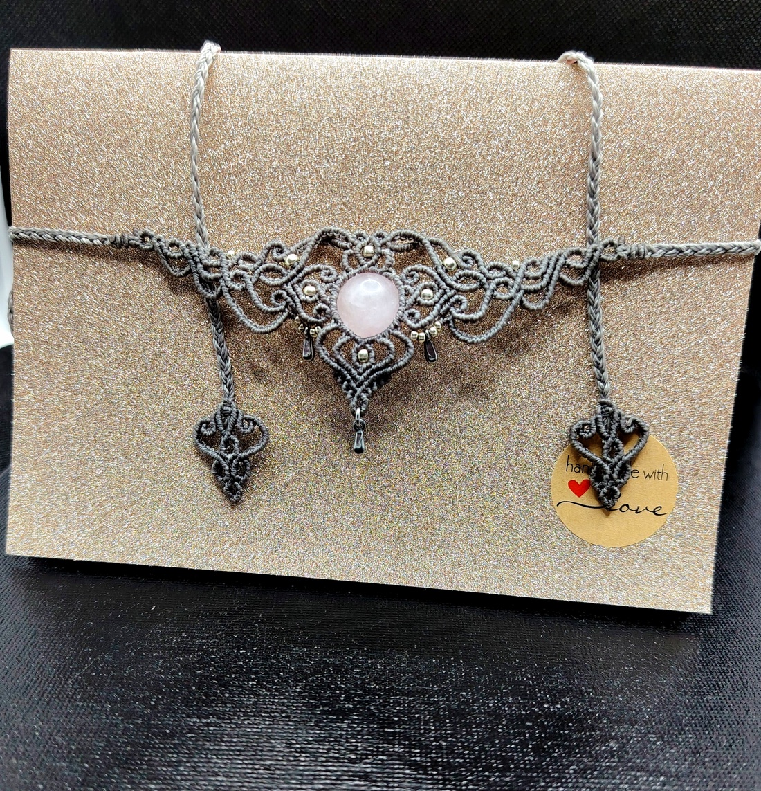 Colier Choker Gri Delicat Micromacrame Cuart Roz - bijuterii - coliere - chockere - Artynos.ro