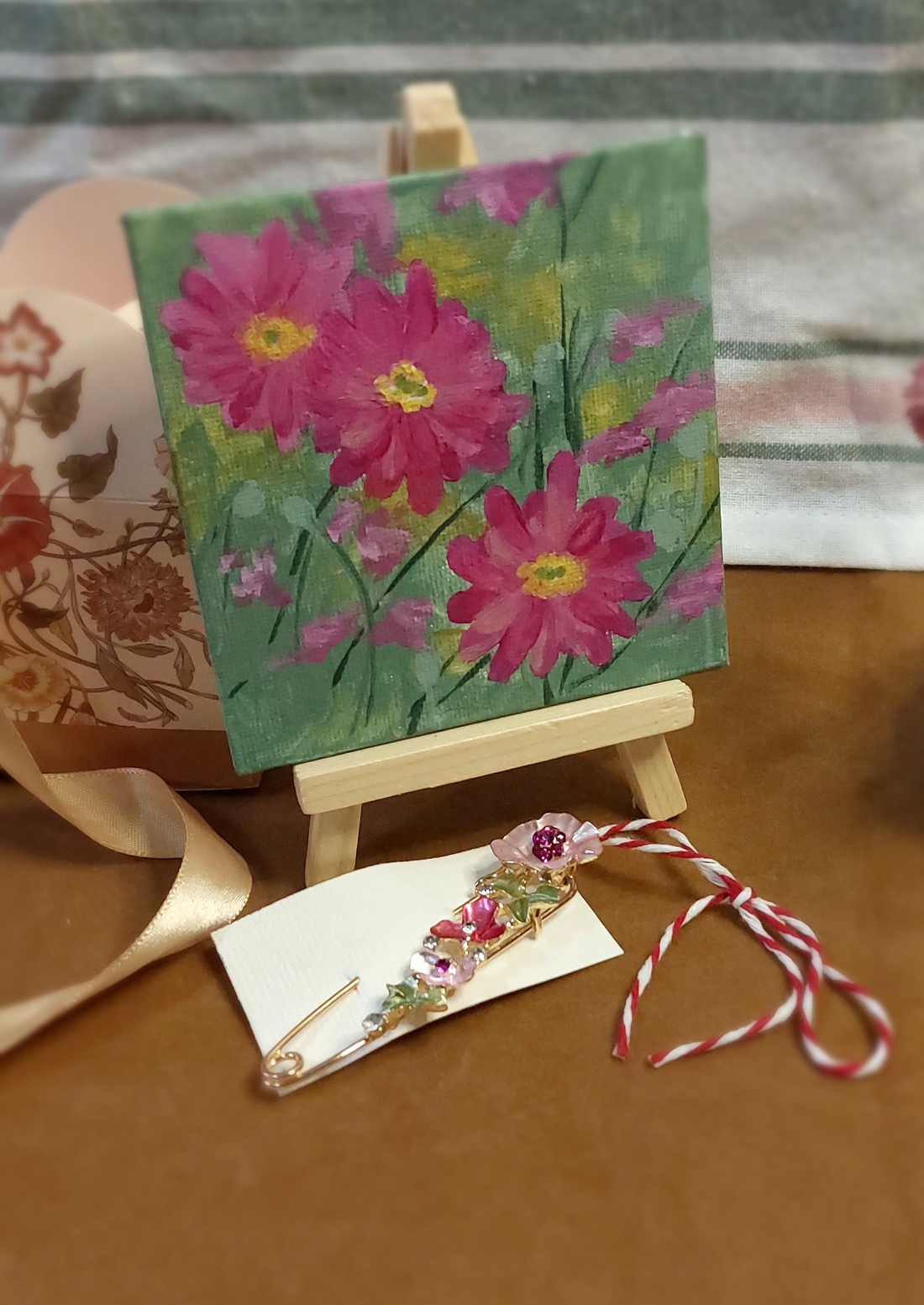 Mărțișor deosebit cu flori - bijuterii - mărțișor - Artynos.ro