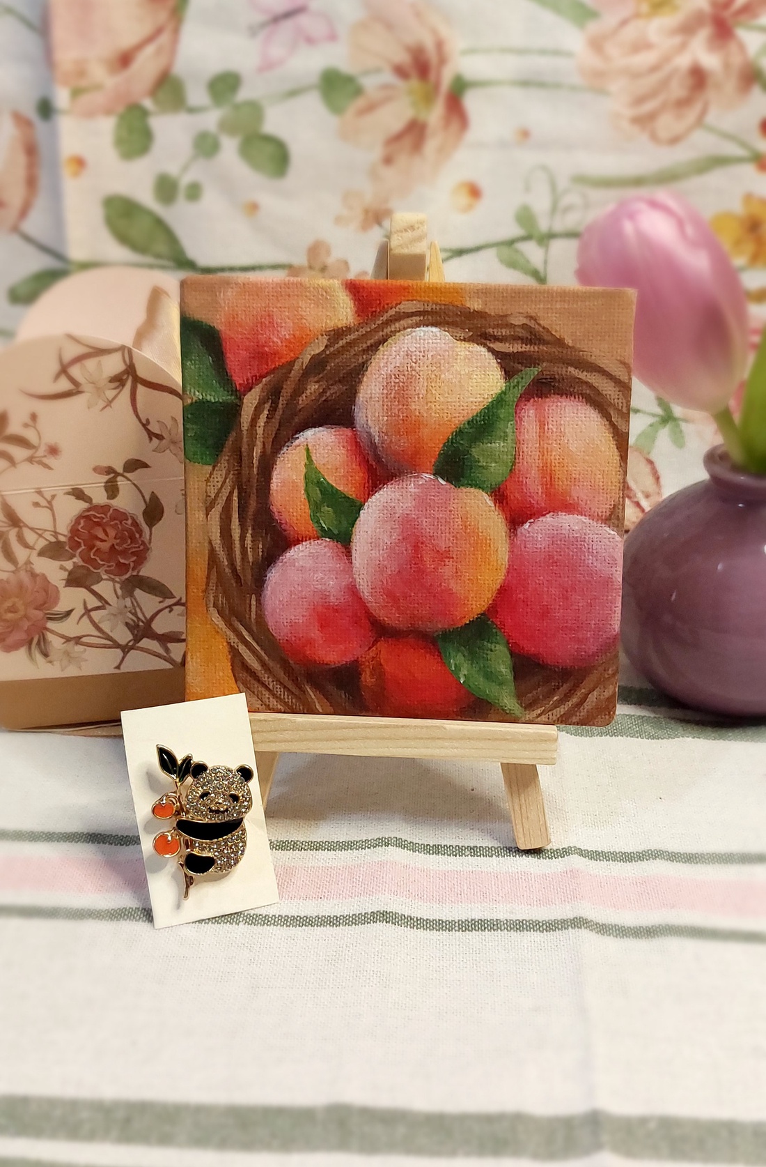 Mărțișor delicios cu piersici - bijuterii - mărțișor - Artynos.ro